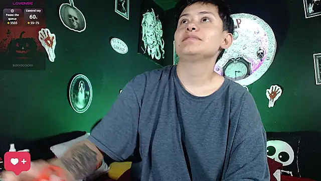 Snapshot of girl_intense444 chatting on October 29, 2025, 12:37 pm girl intense444 online show from October 29, 2025, 12:37 pm