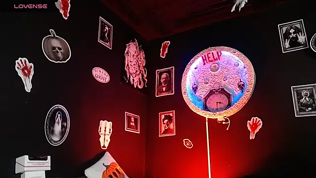 Snapshot of girl_intense444 chatting on October 23, 2025, 12:48 pm girl intense444 online show from October 23, 2025, 12:48 pm