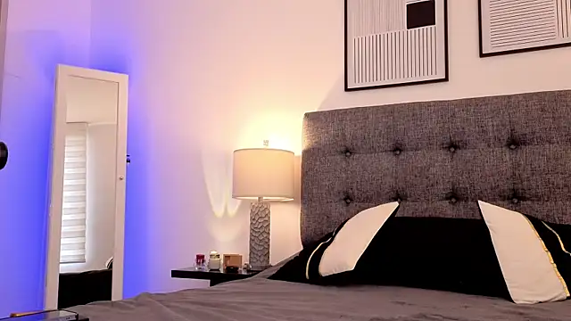 mandi4pole  online show from March 14, 2025, 9:32 pm