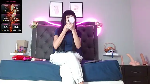 Snapshot of CharlotteLemke chatting on November 14, 2025, 12:42 pm CharlotteLemke online show from November 14, 2025, 12:42 pm