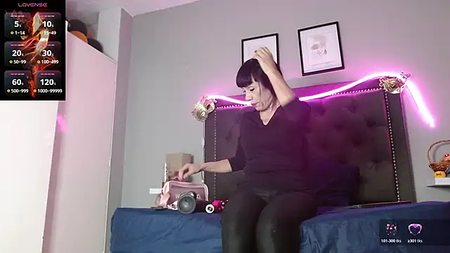 Snapshot of CharlotteLemke chatting on November 28, 2025, 12:49 pm CharlotteLemke online show from November 28, 2025, 12:49 pm