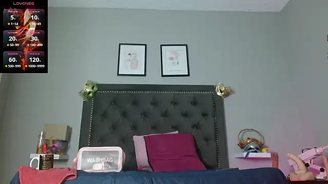 Snapshot of CharlotteLemke chatting on October 24, 2025, 12:37 pm CharlotteLemke online show from October 24, 2025, 12:37 pm