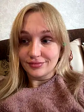 ModelEva online show from October 1, 2025, 9:03 am