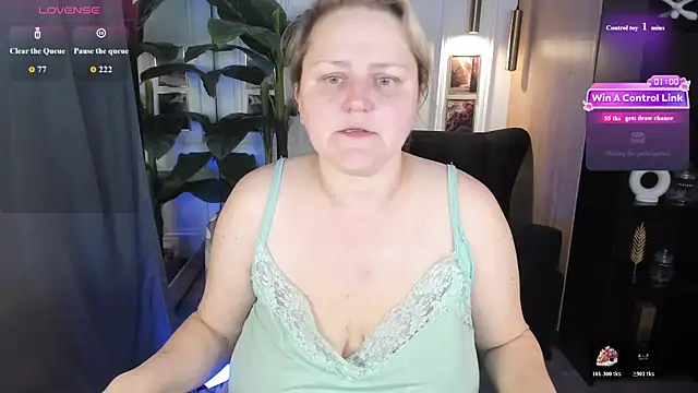 ScarlettSoft online show from May 16, 2026, 5:39 am