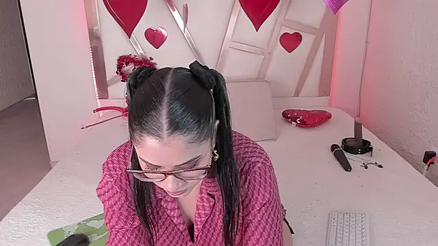 PaulinaBelushi online show from September 24, 2025, 5:19 pm