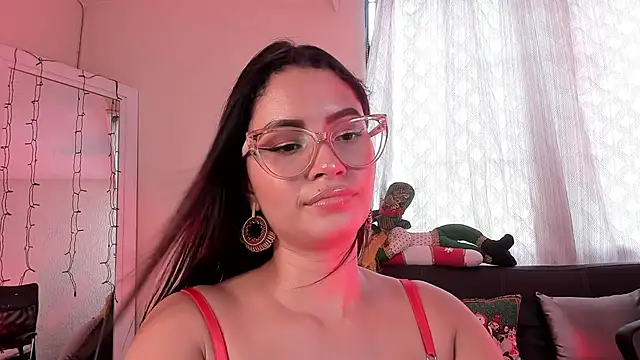 PaulinaBelushi online show from December 18, 2024, 6:46 pm