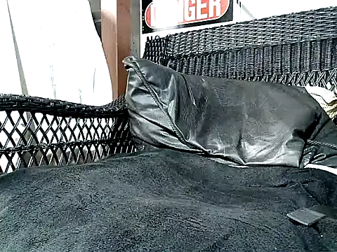 Snapshot of HungHawaiian808@xh chatting on November 4, 2025, 5:22 am HungHawaiian808xh online show from November 4, 2025, 5:22 am