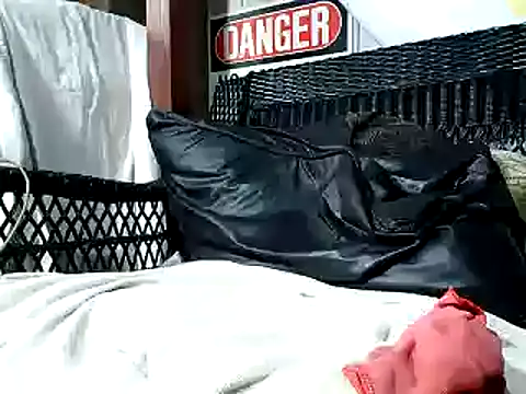 Snapshot of HungHawaiian808@xh chatting on December 15, 2025, 1:00 am HungHawaiian808xh online show from December 15, 2025, 1:00 am