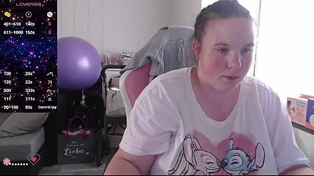 Snapshot of AureliaWinter chatting on June 15, 2026, 3:55 pm AureliaWinter online show from June 15, 2026, 3:55 pm