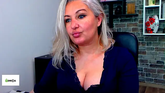 Snapshot of angel_devil_milf chatting on May 7, 2026, 11:24 am angel devil milf online show from May 7, 2026, 11:24 am