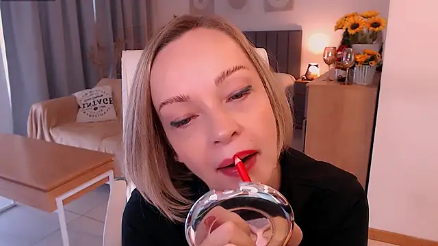 Snapshot of Tilly_Eliot chatting on January 14, 2026, 8:23 pm Tilly Eliot online show from January 14, 2026, 8:23 pm