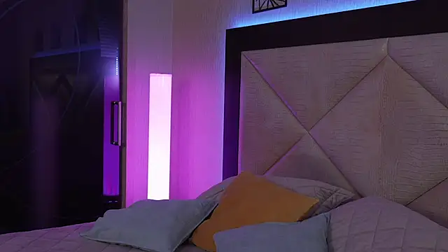 GirlGogo online show from November 5, 2025, 8:12 pm