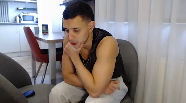 isaacgomez21 online show from February 5, 2025, 9:57 am