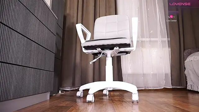 Amina Key online show from January 6, 2026, 3:38 pm