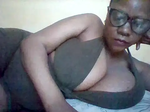 Snapshot of Africangal chatting on June 28, 2026, 7:14 am Africangal online show from June 28, 2026, 7:14 am