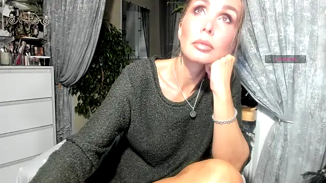 Aurora108 online show from October 3, 2025, 9:38 pm