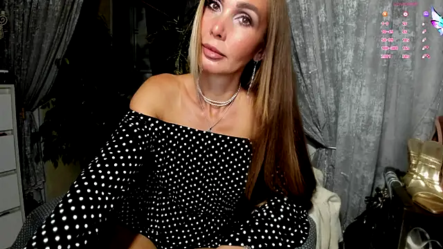 Aurora108 online show from October 18, 2025, 10:01 pm