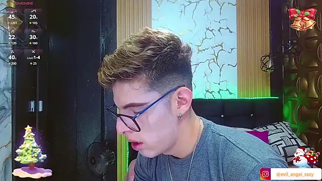 Snapshot of angel_sexyevil chatting on December 17, 2025, 12:21 pm angel sexyevil online show from December 17, 2025, 12:21 pm