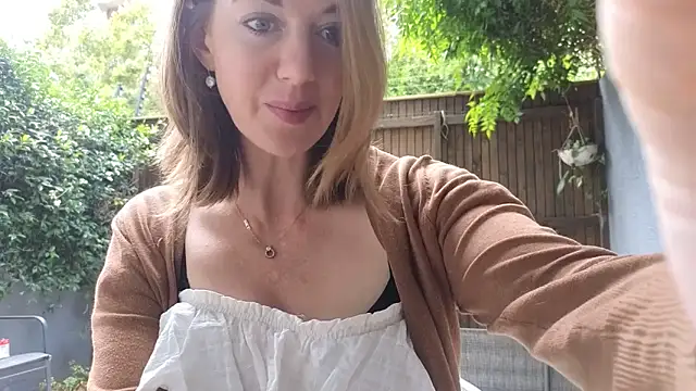 TopsyWilde online show from December 17, 2025, 9:36 am