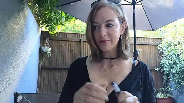 Snapshot of TopsyWilde chatting on October 28, 2025, 6:45 am TopsyWilde online show from October 28, 2025, 6:45 am