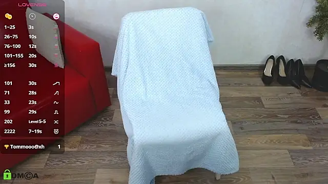 Snapshot of VickyGolden chatting on October 8, 2025, 5:31 am VickyGolden online show from October 8, 2025, 5:31 am