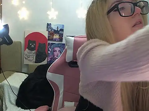 SecretSophia online show from September 20, 2025, 6:46 pm