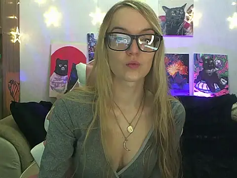 SecretSophia online show from November 16, 2025, 9:08 pm