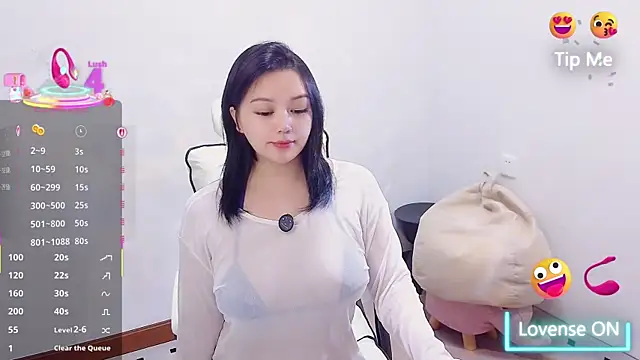 Snapshot of small_Eva chatting on December 19, 2025, 3:03 pm small Eva online show from December 19, 2025, 3:03 pm