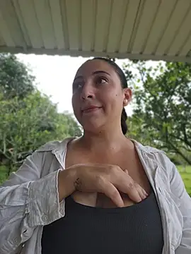 VickyHoult online show from July 3, 2026, 9:43 pm