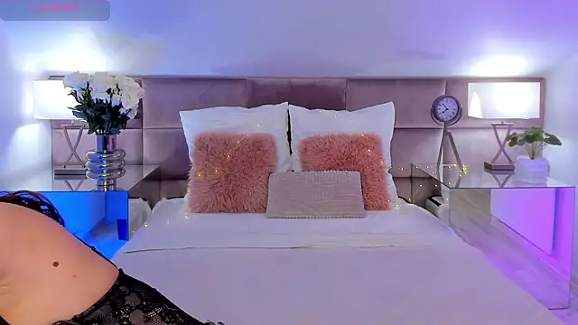 Snapshot of MiaMuse chatting on January 9, 2026, 8:05 pm MiaMuse online show from January 9, 2026, 8:05 pm