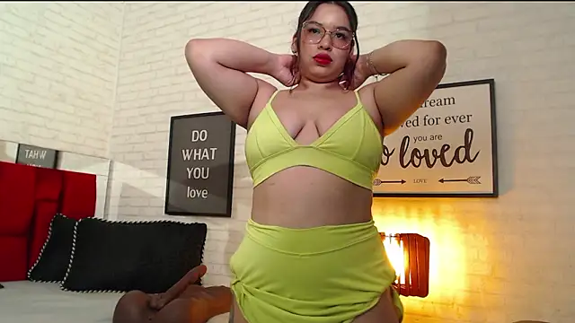 Snapshot of Roxahank chatting on February 17, 2026, 8:17 pm Roxahank online show from February 17, 2026, 8:17 pm