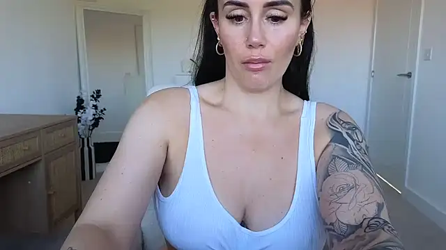 Snapshot of LibbyLoveHeartx chatting on April 18, 2026, 7:54 am LibbyLoveHeartx online show from April 18, 2026, 7:54 am