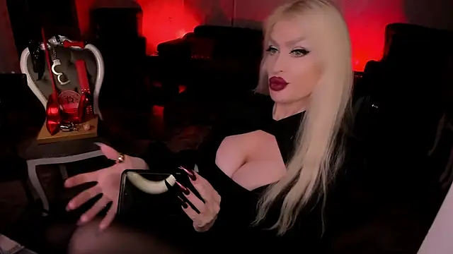 Snapshot of GreedyFinDom chatting on May 12, 2026, 9:04 am GreedyFinDom online show from May 12, 2026, 9:04 am