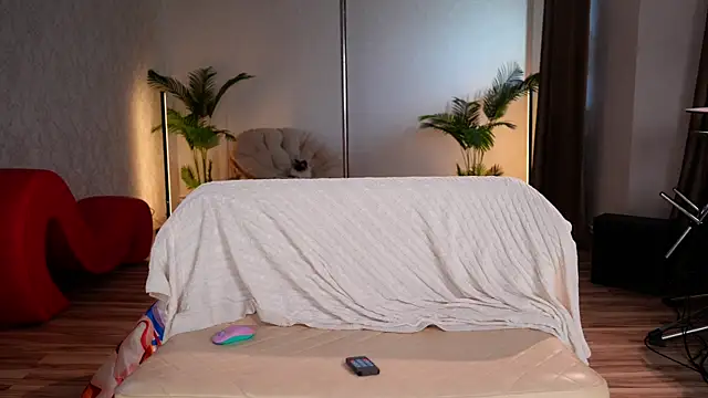 KittyCaitlin online show from April 21, 2026, 2:51 am