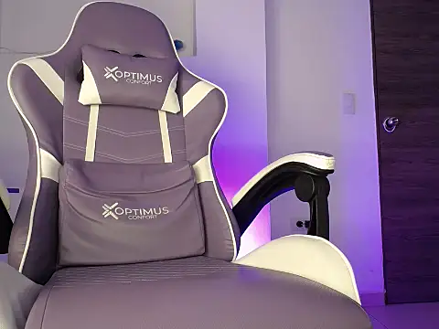 Snapshot of cutie_and_slutty chatting on October 5, 2025, 5:20 am cutie and slutty online show from October 5, 2025, 5:20 am