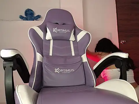 Snapshot of cutie_and_slutty chatting on October 14, 2025, 1:12 pm cutie and slutty online show from October 14, 2025, 1:12 pm