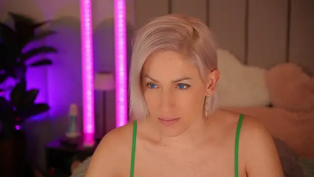 VickySecret96 online show from March 1, 2026, 5:57 pm