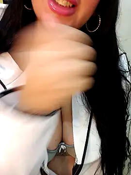 Snapshot of Queen_sousou chatting on October 31, 2025, 11:55 pm Queen sousou online show from October 31, 2025, 11:55 pm