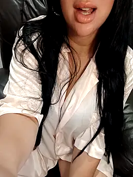 Snapshot of Queen_sousou chatting on September 18, 2025, 8:23 pm Queen sousou online show from September 18, 2025, 8:23 pm