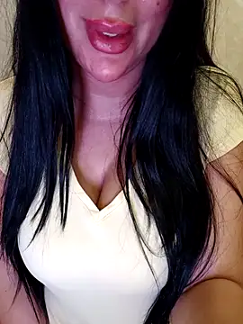 Snapshot of Queen_sousou chatting on May 14, 2026, 10:18 pm Queen sousou online show from May 14, 2026, 10:18 pm