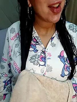 Snapshot of Queen_sousou chatting on December 3, 2025, 11:25 pm Queen sousou online show from December 3, 2025, 11:25 pm