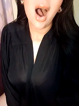 Snapshot of Queen_sousou chatting on March 9, 2025, 10:41 pm Queen sousou online show from March 9, 2025, 10:41 pm