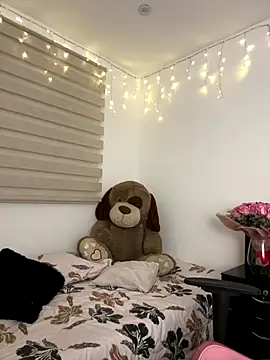 Snapshot of Vane_Rossee chatting on October 27, 2025, 11:27 pm Vane Rossee online show from October 27, 2025, 11:27 pm