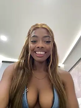 Snapshot of Vane_Rossee chatting on February 8, 2025, 12:38 am Vane Rossee online show from February 8, 2025, 12:38 am