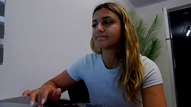 Snapshot of NicolePlay chatting on July 6, 2026, 3:02 am NicolePlay online show from July 6, 2026, 3:02 am