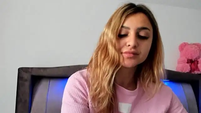 Snapshot of NicolePlay chatting on March 4, 2026, 5:37 am NicolePlay online show from March 4, 2026, 5:37 am