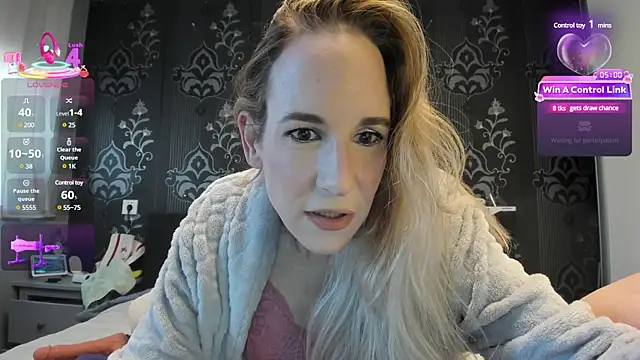 Snapshot of NaomiAndFriends chatting on March 9, 2025, 9:35 am NaomiAndFriends online show from March 9, 2025, 9:35 am