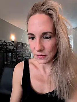 Snapshot of NaomiAndFriends chatting on September 9, 2025, 7:51 am NaomiAndFriends online show from September 9, 2025, 7:51 am