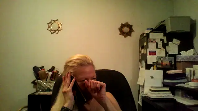 Snapshot of XTRAHORNYONE chatting on October 11, 2025, 4:13 am XTRAHORNYONE online show from October 11, 2025, 4:13 am