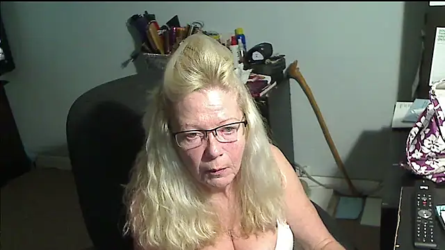 Snapshot of XTRAHORNYONE chatting on November 16, 2025, 2:38 am XTRAHORNYONE online show from November 16, 2025, 2:38 am